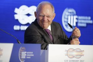 Σόιμπλε: Δίνει και συμβουλές για τον δύσκολο χειμώνα – «Στην ανάγκη βάλτε ένα δεύτερο πουλόβερ»