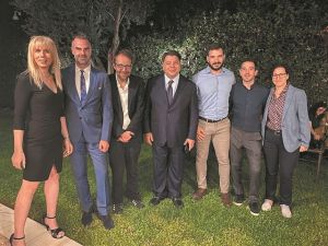 Διανομή ρόλων στην Κουμουνδούρου με ασκήσεις ισορροπίας