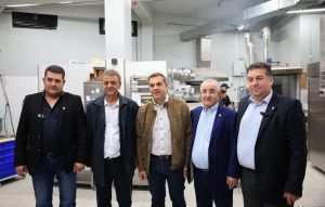 Τσίπρας σε αρτοποιούς: Αδιανόητο ότι δεν έχουν μειωθεί ΦΠΑ και ΕΦΚ