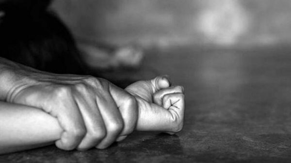 Για τουλάχιστον 11 βιαστές μίλησε η 12χρονη στην πρώτη κατάθεσή της