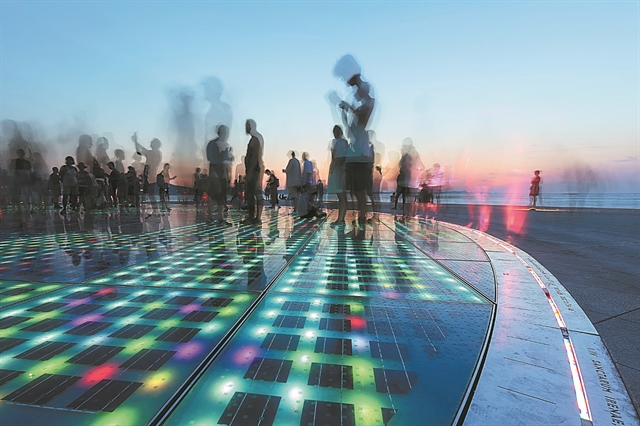 Η ΣΥΓΧΡΟΝΗ ΤΕΧΝΗ ΓΙΝΕΤΑΙ ΠΑΙΧΝΙΔΙ