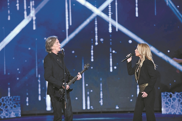 Τα σαββατόβραδα γεμίζουν μελωδίες και αναμνήσεις