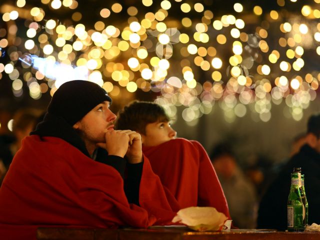 Χριστούγεννα και ακρίβεια: Πιο σκοτεινά και με λιγότερα τρόφιμα για έναν στους τρεις καταναλωτές