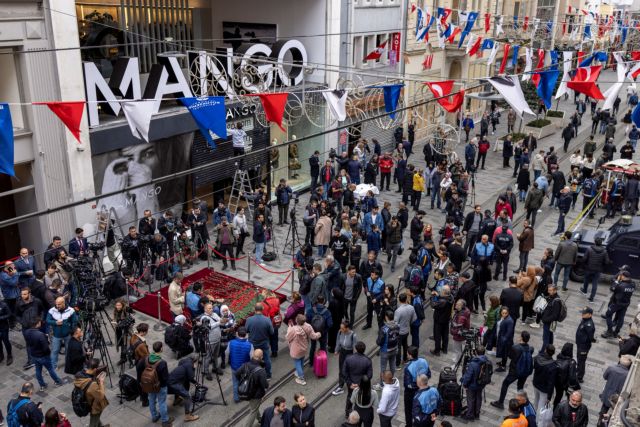 Κωνσταντινούπολη: Προπηλάκισαν ελληνίδα δημοσιογράφο που κάλυπτε τη φονική επίθεση