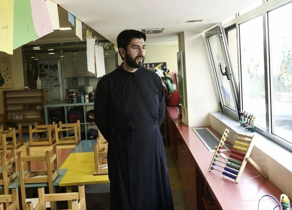 Καταγγελίες σοκ για τον πατέρα Αντώνιο – Η συνταρακτική κατάθεση του 19χρονου για σεξουαλική παρενόχληση | tanea.gr Καταγγελίες σοκ για τον πατέρα Αντώνιο – Η συνταρακτική κατάθεση του 19χρονου για σεξουαλική παρενόχληση | tanea.gr