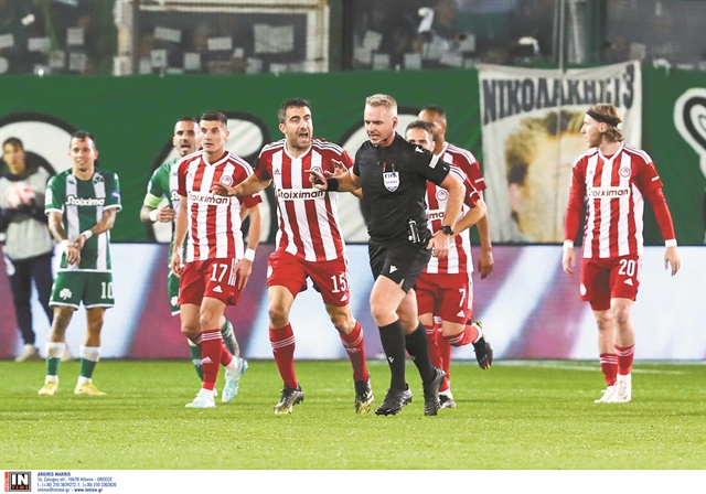 Παγιδευμένοι σε παραμορφωτικό καθρέφτη