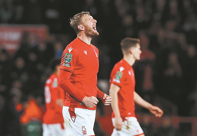 Πρόκριση για Σίτι, Φόρεστ, «σίγησαν» τα Κανόνια