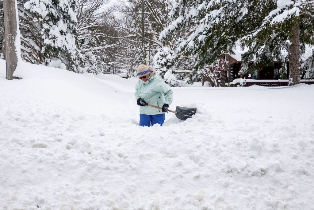 Νέα Υόρκη: Η χιονοθύελλα έχει παραλύσει την πόλη – Τρεις νεκροί
