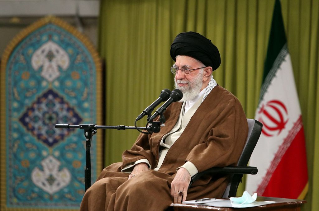 Η ανιψιά του αγιατολάχ Χαμενεΐ καλεί τη διεθνή κοινότητα να κόψει επαφές με την Τεχεράνη