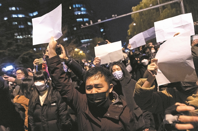 Ντρίμπλα των διαδηλωτών στη λογοκρισία του Πεκίνου | tanea.gr