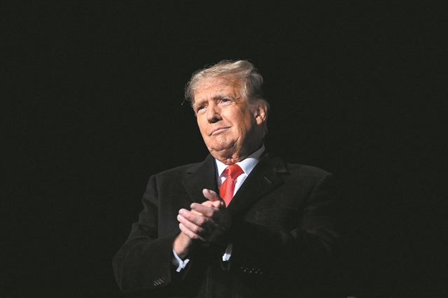 Το εδώλιο δείχνουν στον Ντόναλντ      Τραμπ οι αμερικανοί βουλευτές