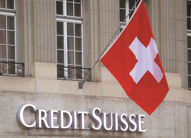 Ζημιές-ρεκόρ και εκροές  €110 δισ. σε ένα τρίμηνο