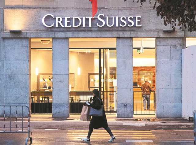 Πεδίο πολιτικής αντιπαράθεσης η εξαγορά της Credit Suisse
