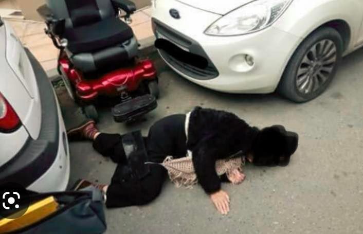 Εξοργιστική καταγγελία: ΑμεΑ έπεσε από αμαξίδιο και τον έβριζαν επειδή δημιούργησε κίνηση | tanea.gr