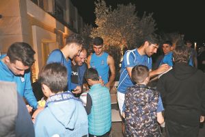 Δύο φιλικά σαν επίσημα