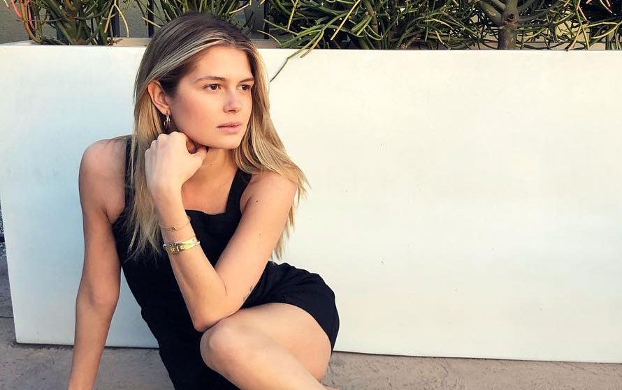 Σάλος με τις φήμες ότι η κόρη του Πέτρου Κωστόπουλου διορίστηκε στο υπουργείο Τουρισμού