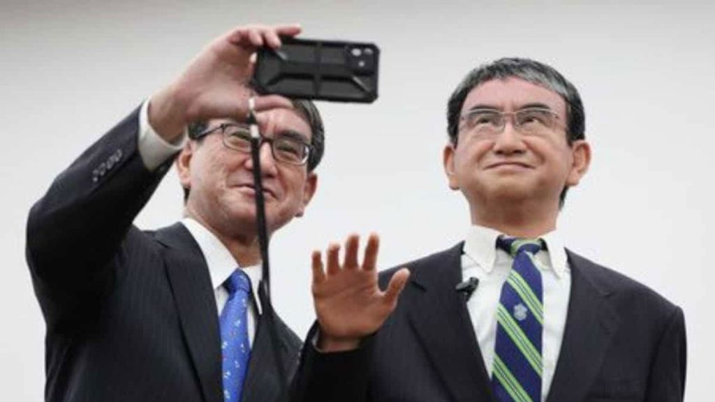 Ιαπωνία: O υπουργός Ψηφιακής Διακυβέρνησης απέκτησε ρομποτικό κλώνο
