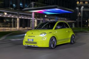 Abarth 500e: Eισαγωγή στην ηλεκτροκίνηση