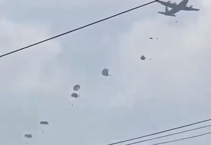 Ινδονησία: Αλεξιπτωτιστής επέζησε πέφτοντας από ύψος 500 μέτρων