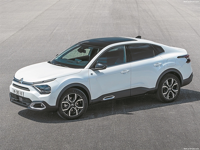 CITROEN e-C4 X και C4 X: Τρία σε ένα