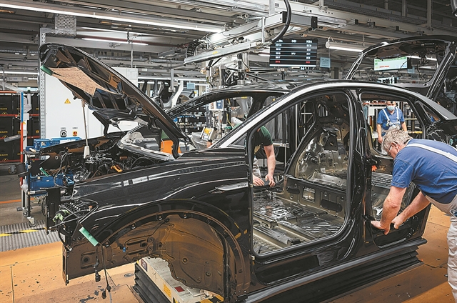 ΠΑΤΑΝΕ ΓΚΑΖΙ ΜΕ ΟΔΗΓΟ ΤΟΝ ΕΞΗΛΕΚΤΡΙΣΜΟ