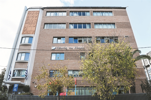 Oι αποκαλύψεις βάζουν φρένο στις δωρεές