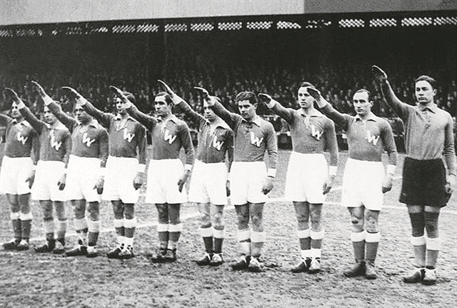 Οταν ο Ντούτσε «έβαλε» την ποδοσφαιρική στολή του