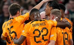 Στο πλευρό των μεταναστών εργατών του Κατάρ η εθνική Ολλανδίας