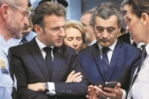 Στο Ελιζέ άλλαξαν τηλέφωνα μετά το σκάνδαλο υποκλοπών