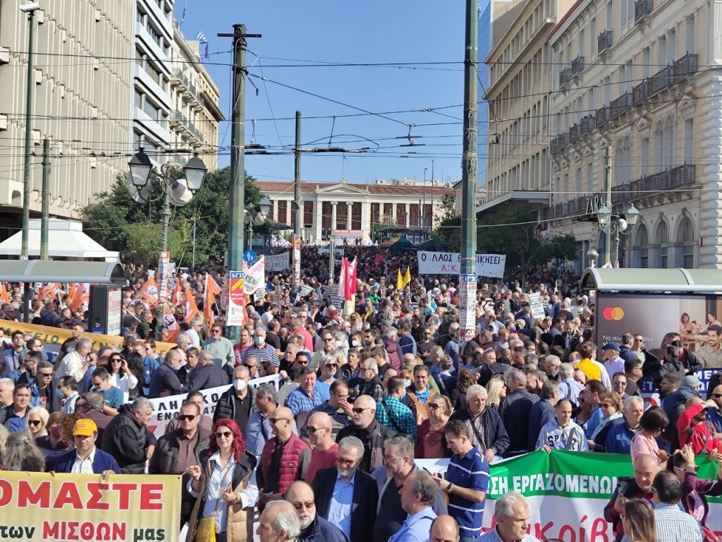 Απεργία: Σε εξέλιξη οι συγκεντρώσεις διαμαρτυρίας στην Αθήνα [Φωτογραφίες και βίντεο]