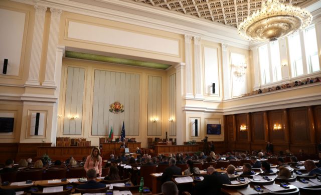 Η Βουλγαρία αποφάσισε να στείλει όπλα στην Ουκρανία