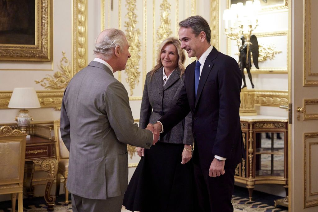 Ολοκληρώθηκε η συνάντηση του Κυριάκου Μητσοτάκη με τον βασιλιά Κάρολο