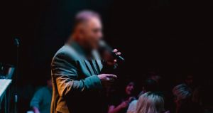 Συγκλονίζει γνωστός τραγουδιστής: «Είχε μολυνθεί η καρδιά του γιού μου, δεν μας έδιναν καμία ελπίδα ζωής»