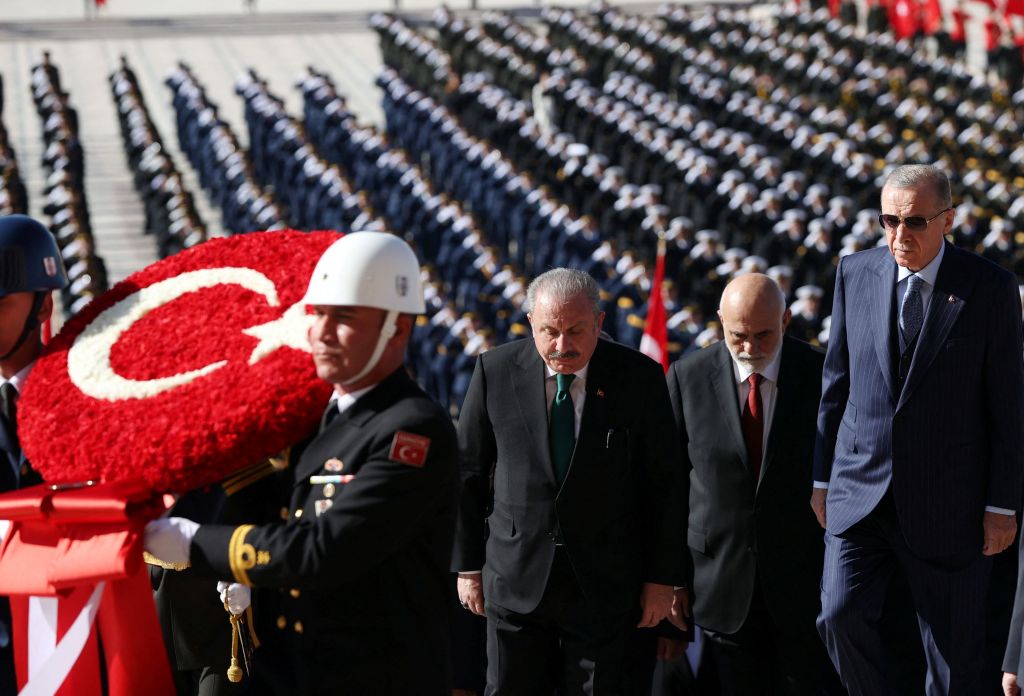 Ξανά προκλητική η Τουρκία: Η Ελλάδα να αποσυρθεί από τα φυσικά της σύνορα, λέει ο Καλίν