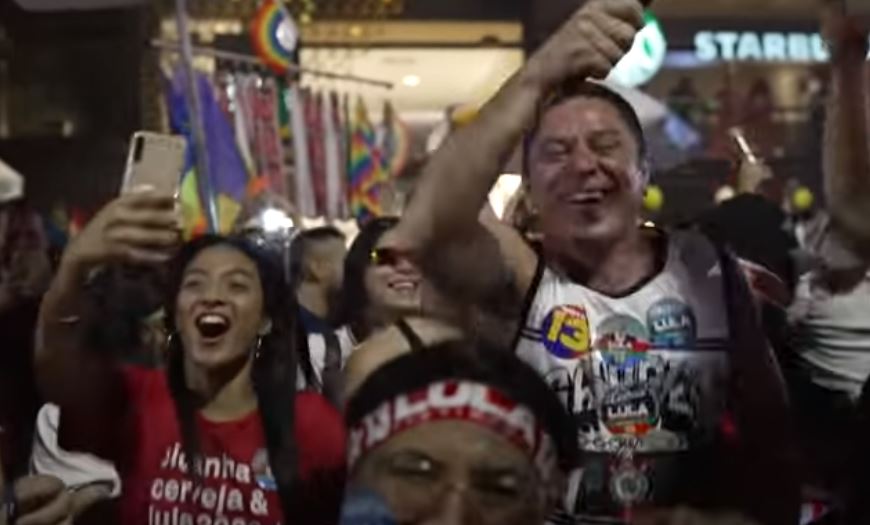 Η ΛΟΑΤΚΙ+ κοινότητα γιορτάζει τη νίκη του Λούλα