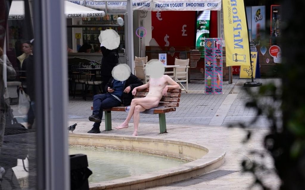 Στην ψυχιατρική κλινική ο άνδρας που κυκλοφορούσε ολόγυμνος στο κέντρο του Ηρακλείου