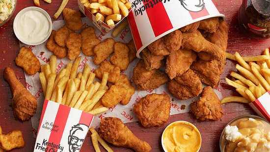 Χαμός με τα KFC – Κάλεσαν σε εορτασμούς για τη Νύχτα των Κρυστάλλων
