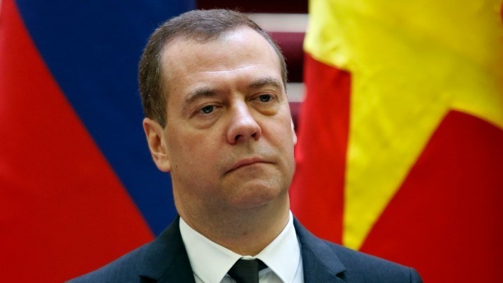 Μεντβέντεφ: Η Ρωσία διεξάγει ιερό πόλεμο κατά του Σατανά