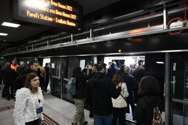 Μετρό Θεσσαλονίκης: Το κοινό είδε για πρώτη φορά σταθμούς και συρμούς | tanea.gr