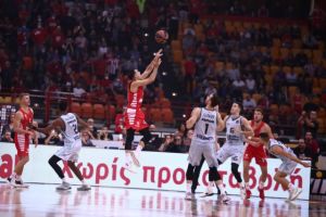 Ο Ολυμπιακός έκανε δώρο τη νίκη στη Βαλένθια