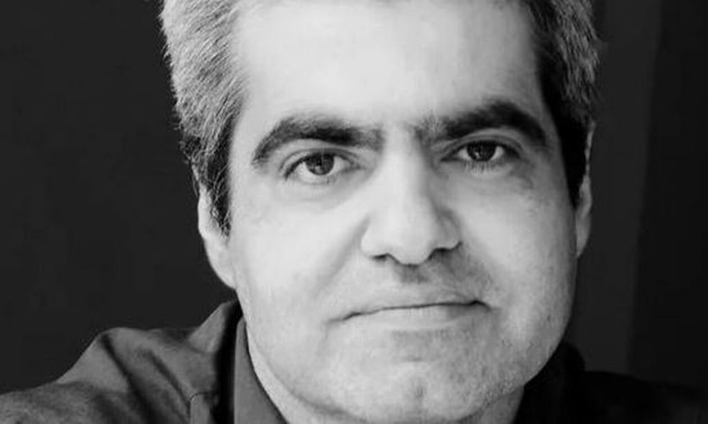 Σκληρό υλικό με αγόρια και κορίτσια 10-12 ετών στην κατοχή του Βασίλη Παπαθεοδώρου