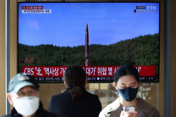 Η Βόρεια Κορέα εκτόξευσε διηπειρωτικό βαλλιστικό πύραυλο που κατέπεσε στην ΑΟΖ της Ιαπωνίας