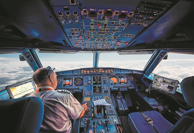 Πιέζουν για πτήσεις με μόνο έναν πιλότο από το 2027