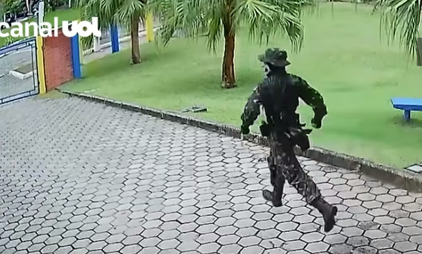 Βραζιλία: Βίντεο από τη στιγμή που ένοπλος εισβάλει στο σχολείο | tanea.gr