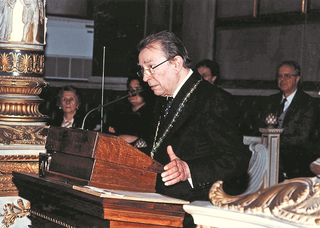 Οταν η λογοκρισία έκοβε τον Καμπανέλλη