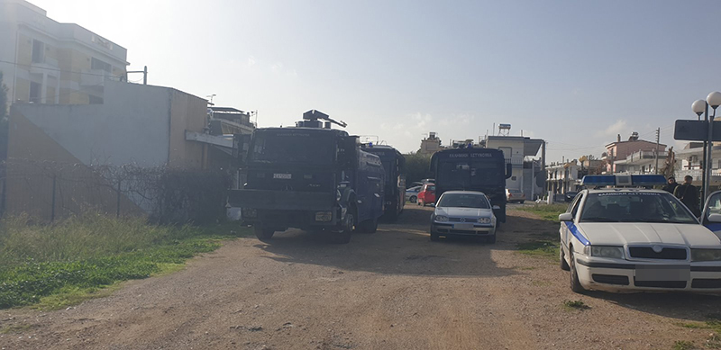 Ζεφύρι: Μεγάλη αστυνομική επιχείρηση με ΟΠΚΕ, ΜΑΤ, ελικόπτερα και πυροσβεστικά