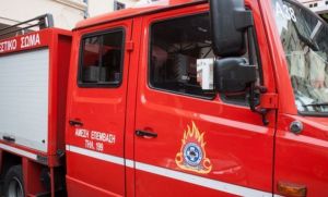 Φωτιά σε δώμα πολυκατοικίας στην Νέα Σμύρνη