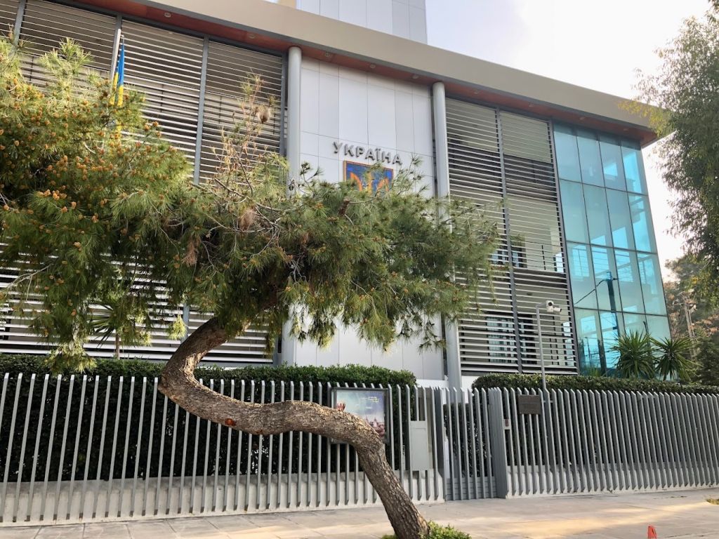 «Ματωμένος φάκελος» στην πρεσβεία της Ουκρανίας στην Αθήνα