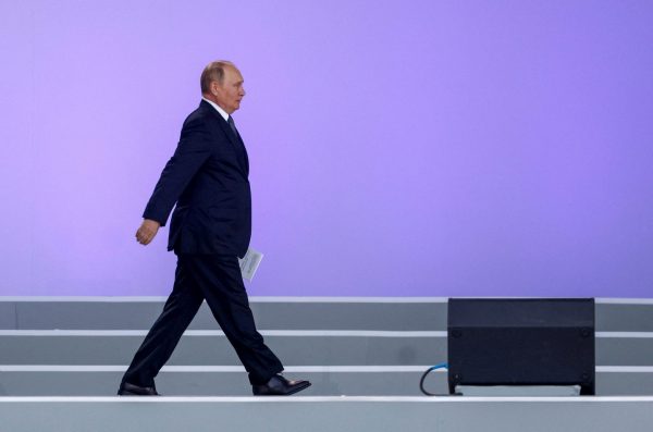 Πούτιν: «Έπεσε από τις σκάλες – Επιδεινώνεται η υγεία του»