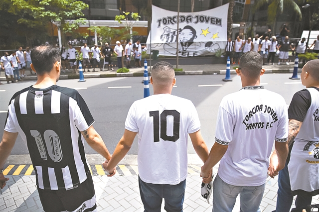 Αγρυπνία για τον Πελέ